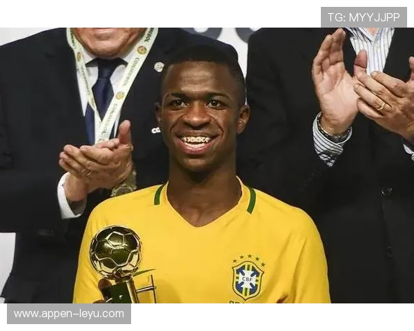 弗拉门戈豪门新援亮相引热议