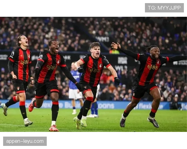 伯恩茅斯与索兰克续约，年轻锋线保持竞争力与稳定表现。